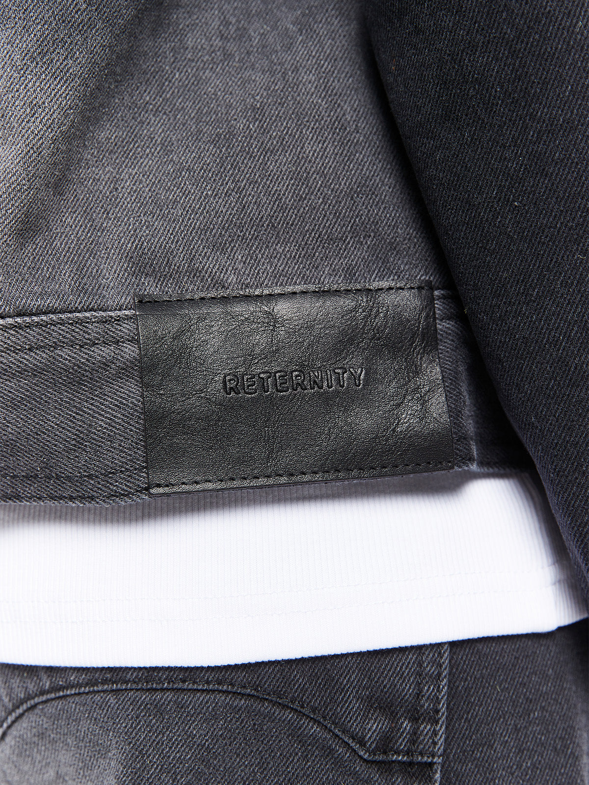 ESSENTIAL DENIM JACKET - WASHED BLACK