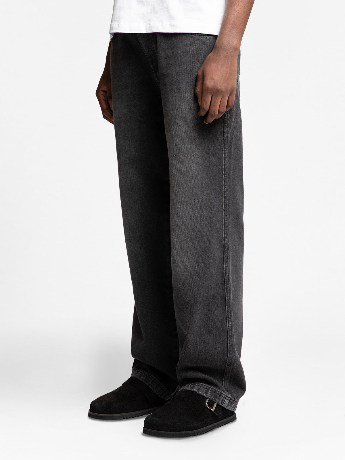 ESSENTIAL STRAIGHT FIT DENIM - WASHED BLACK