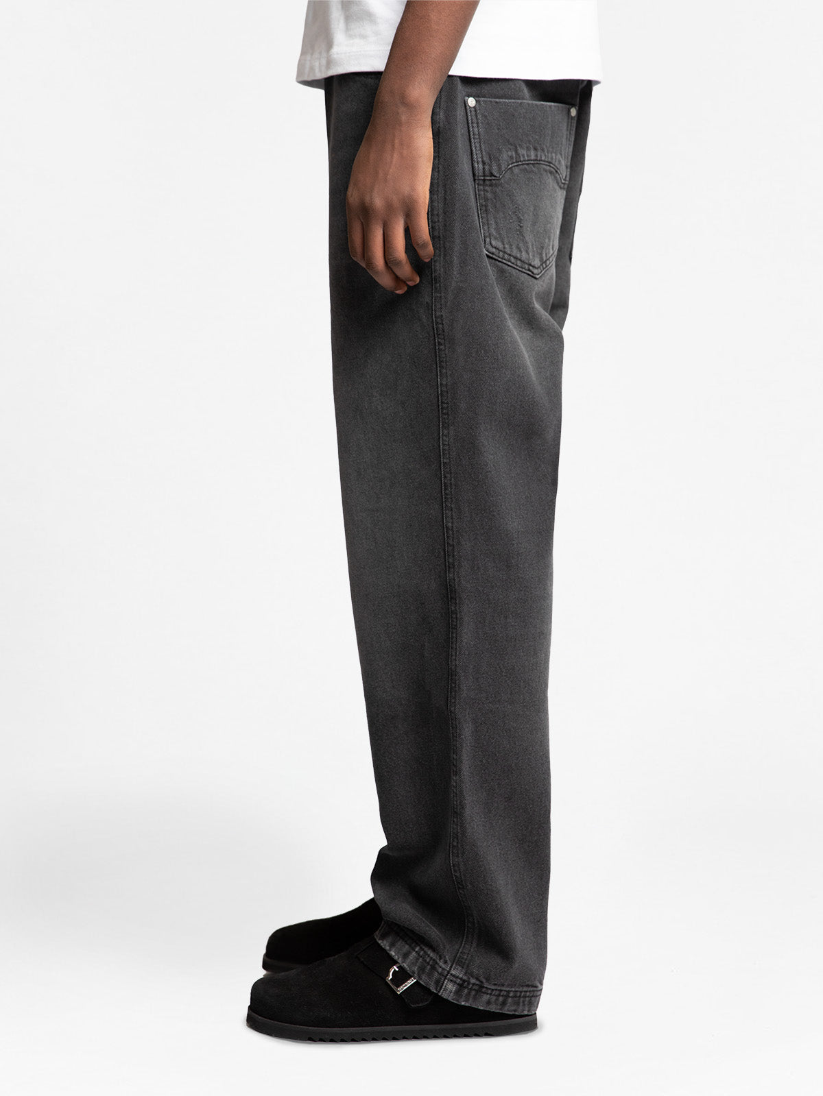 ESSENTIAL STRAIGHT FIT DENIM - WASHED BLACK