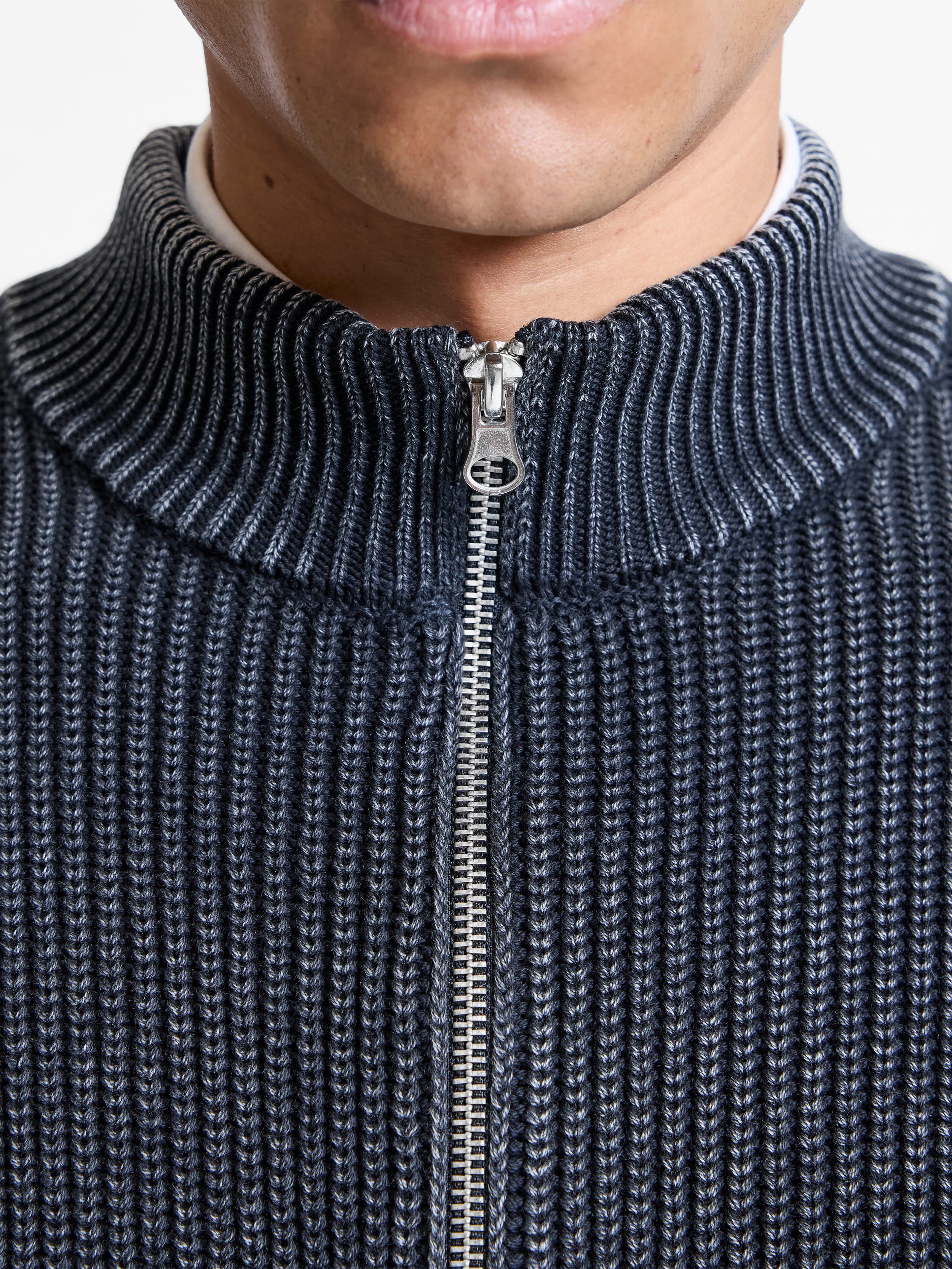 WASHED KNIT HALF ZIP - ACID BLACK