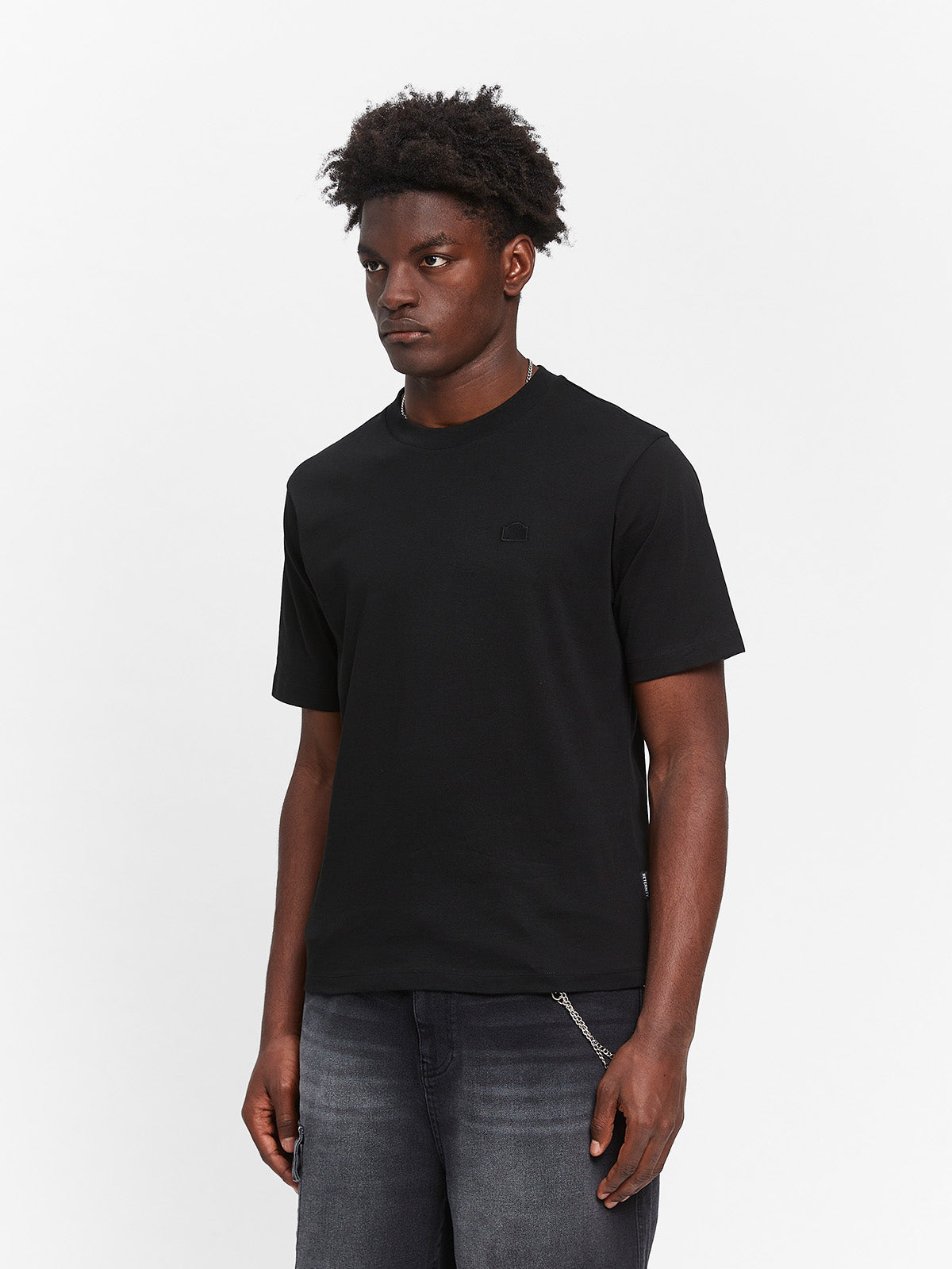 SIGNE FITTED T-SHIRT - BLACK