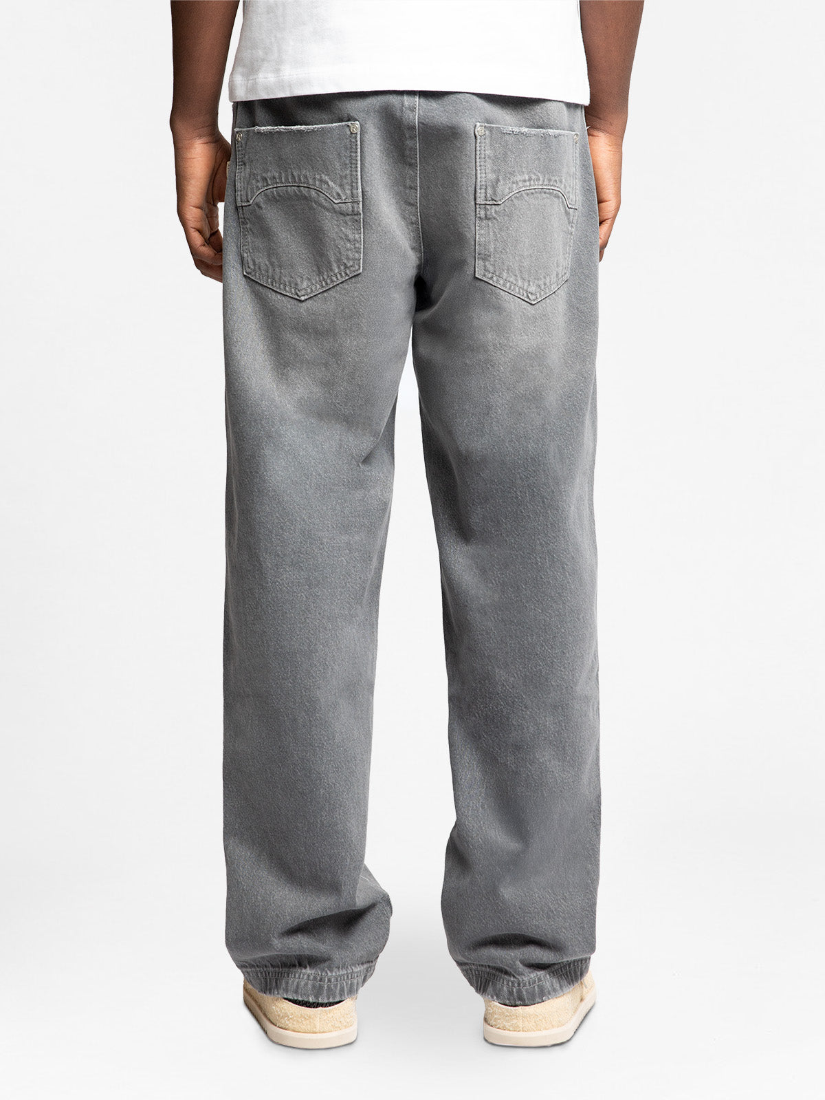 ESSENTIAL STRAIGHT FIT DENIM - WASHED GREY