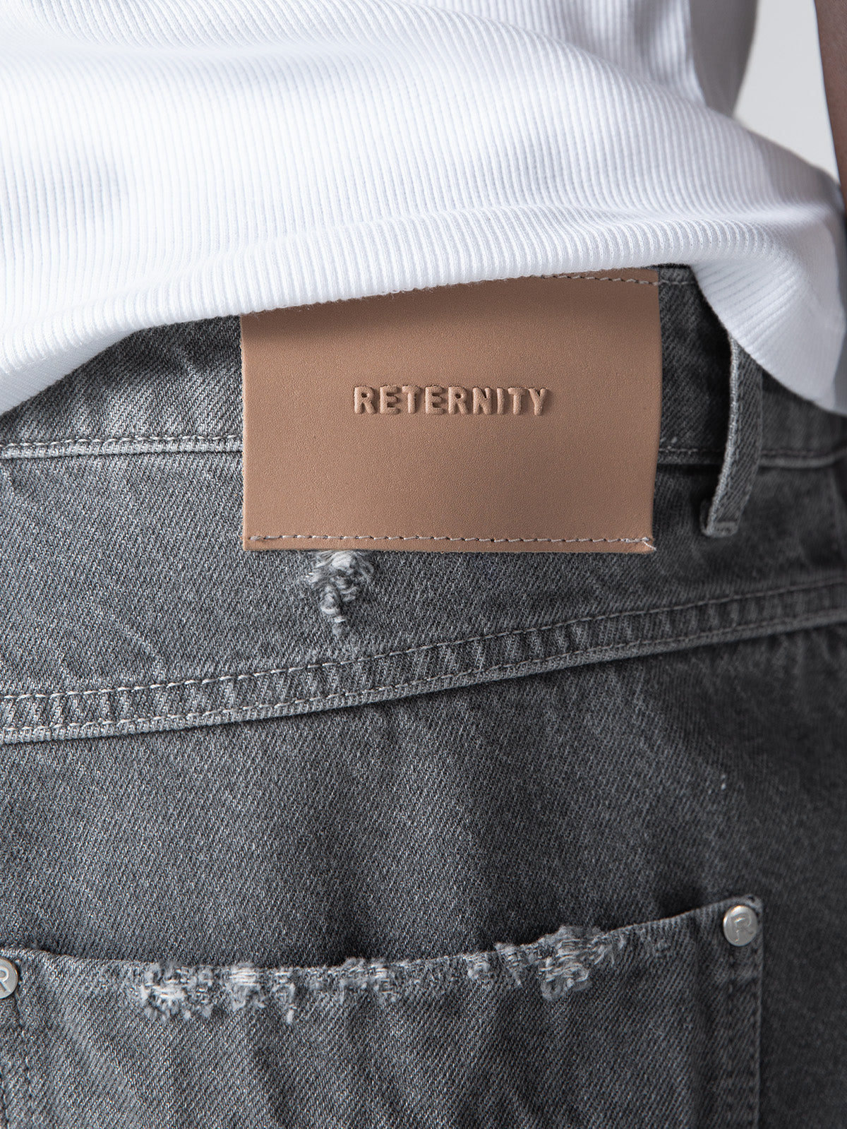 ESSENTIAL STRAIGHT FIT DENIM - WASHED GREY