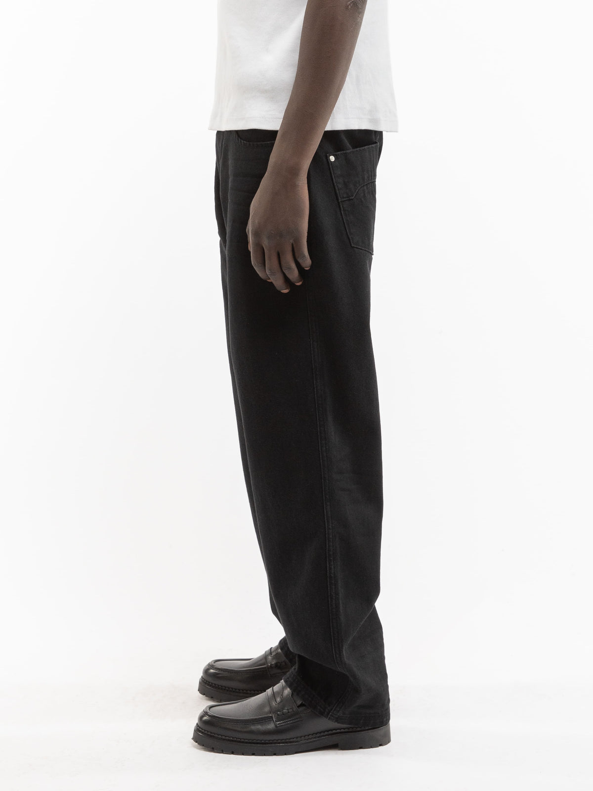 ESSENTIAL STRAIGHT FIT DENIM - DEEP BLACK