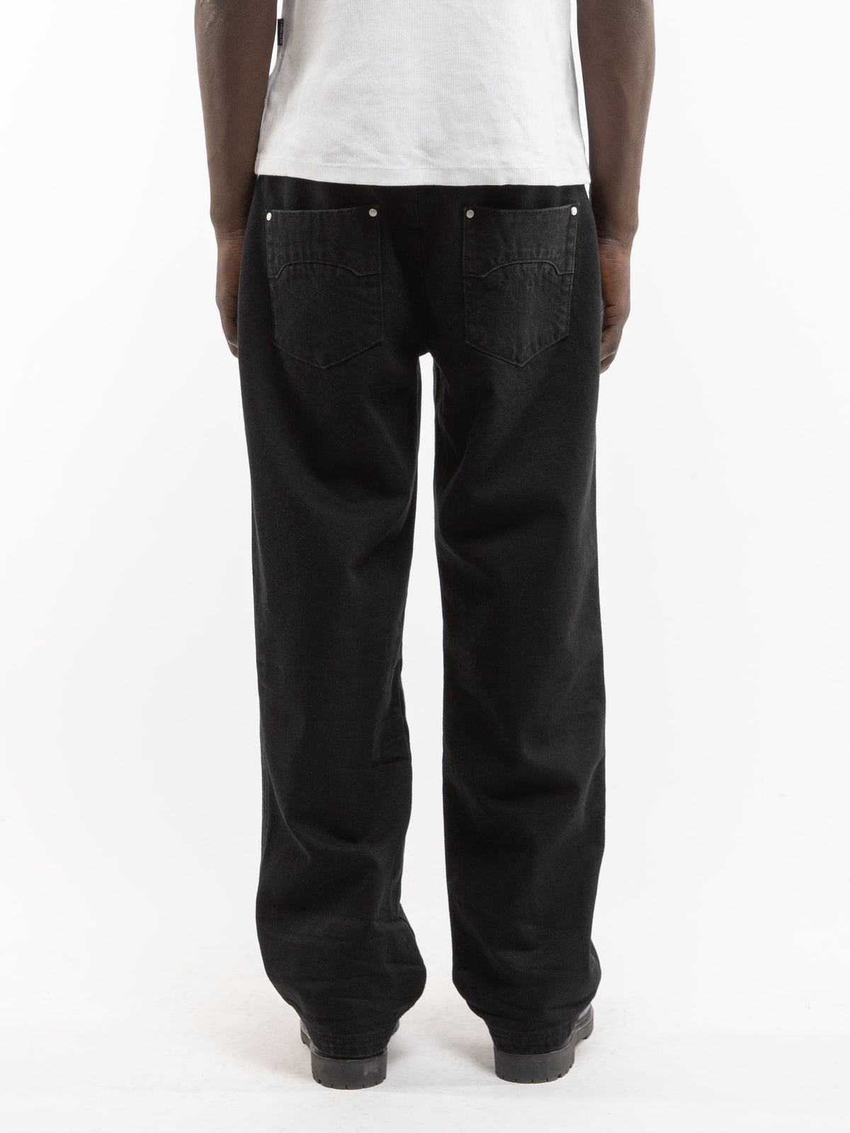 ESSENTIAL STRAIGHT FIT DENIM - DEEP BLACK