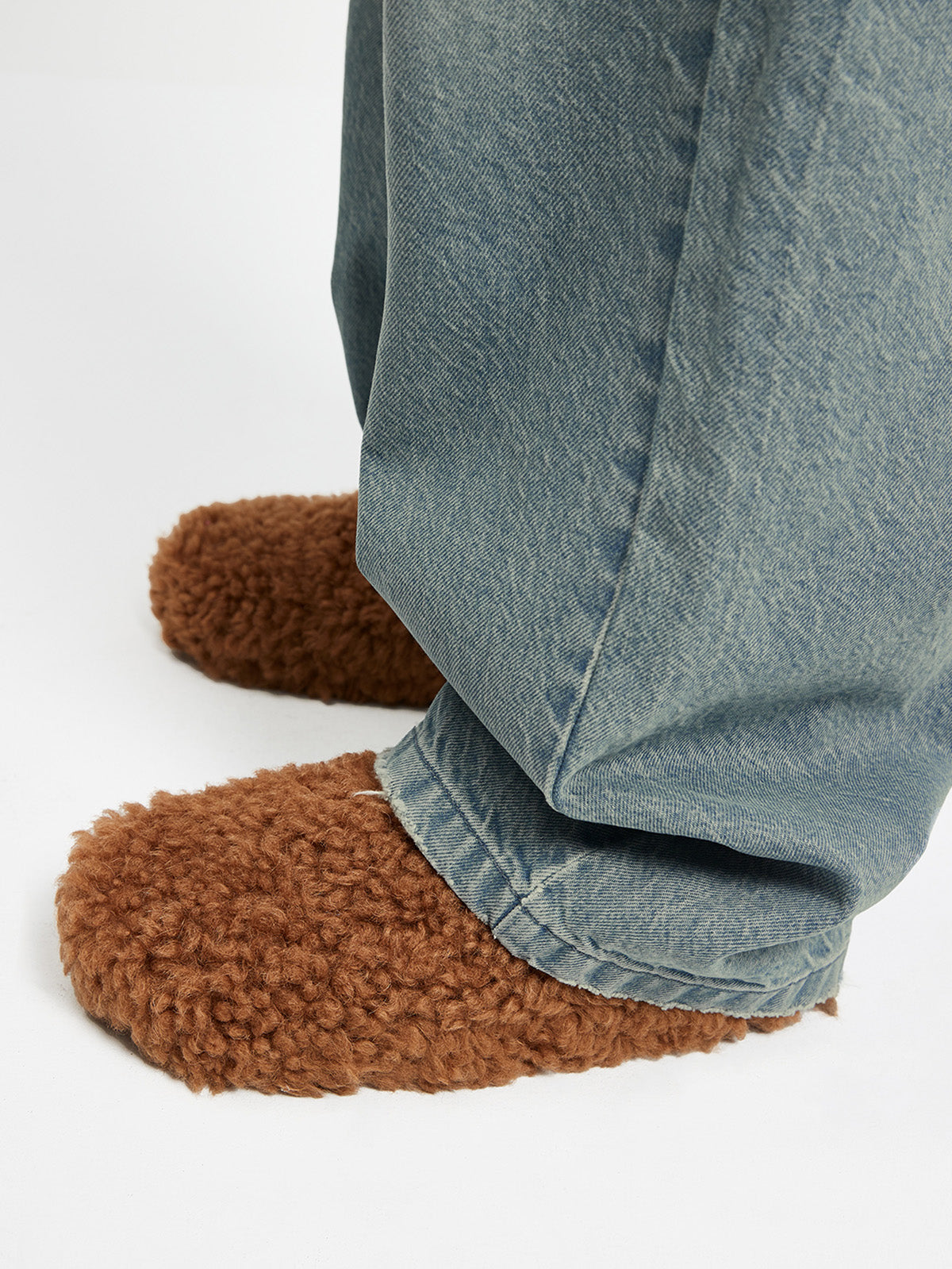 ESSENTIAL STRAIGHT FIT DENIM - LIGHT BLUE