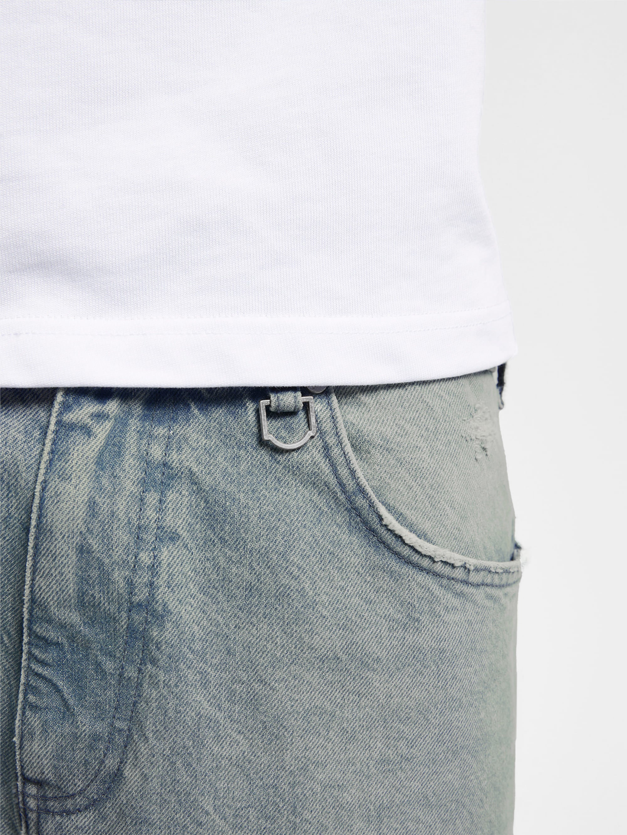 ESSENTIAL STRAIGHT FIT DENIM - LIGHT BLUE