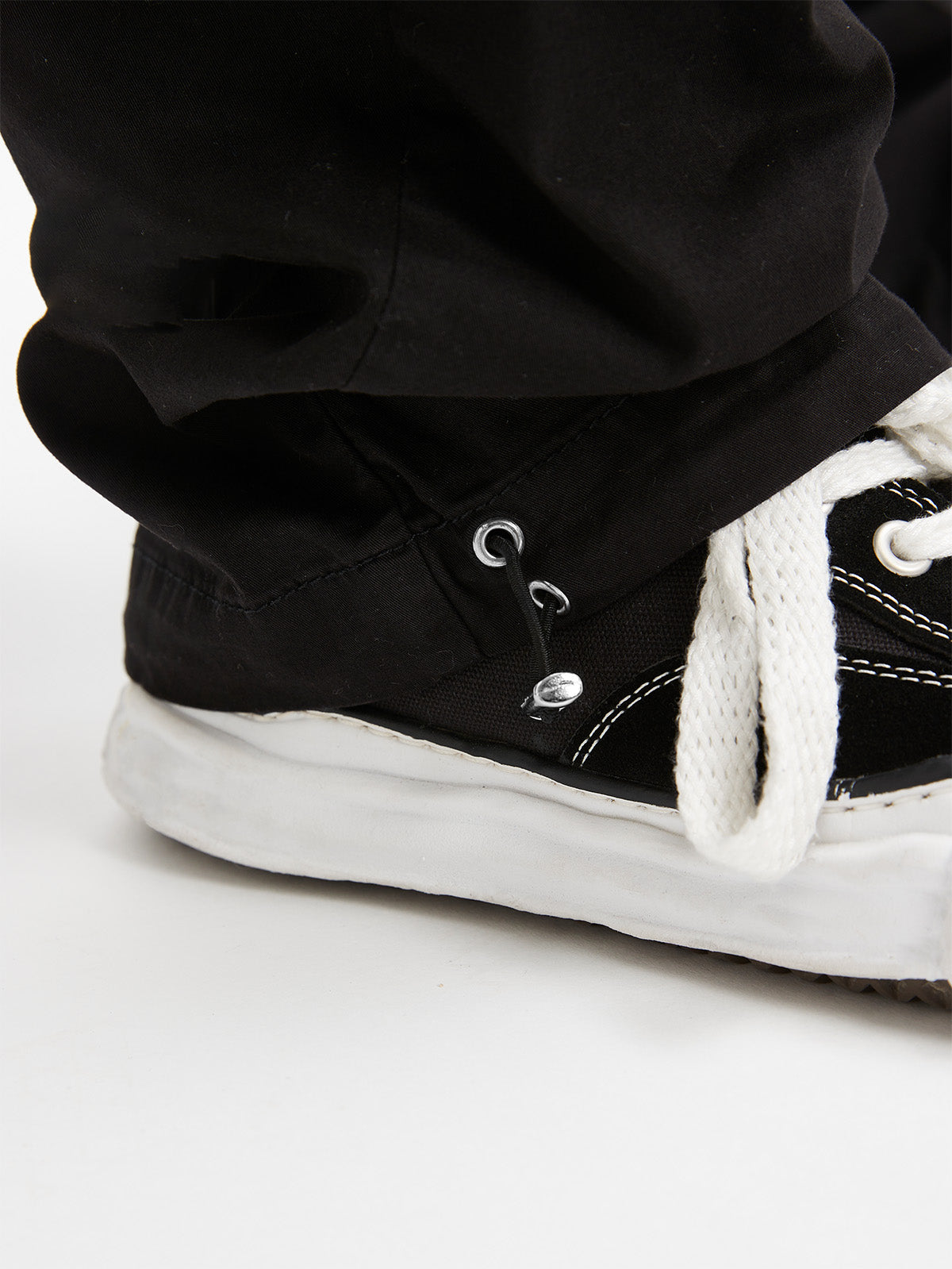 PARACHUTE PANTS - BLACK