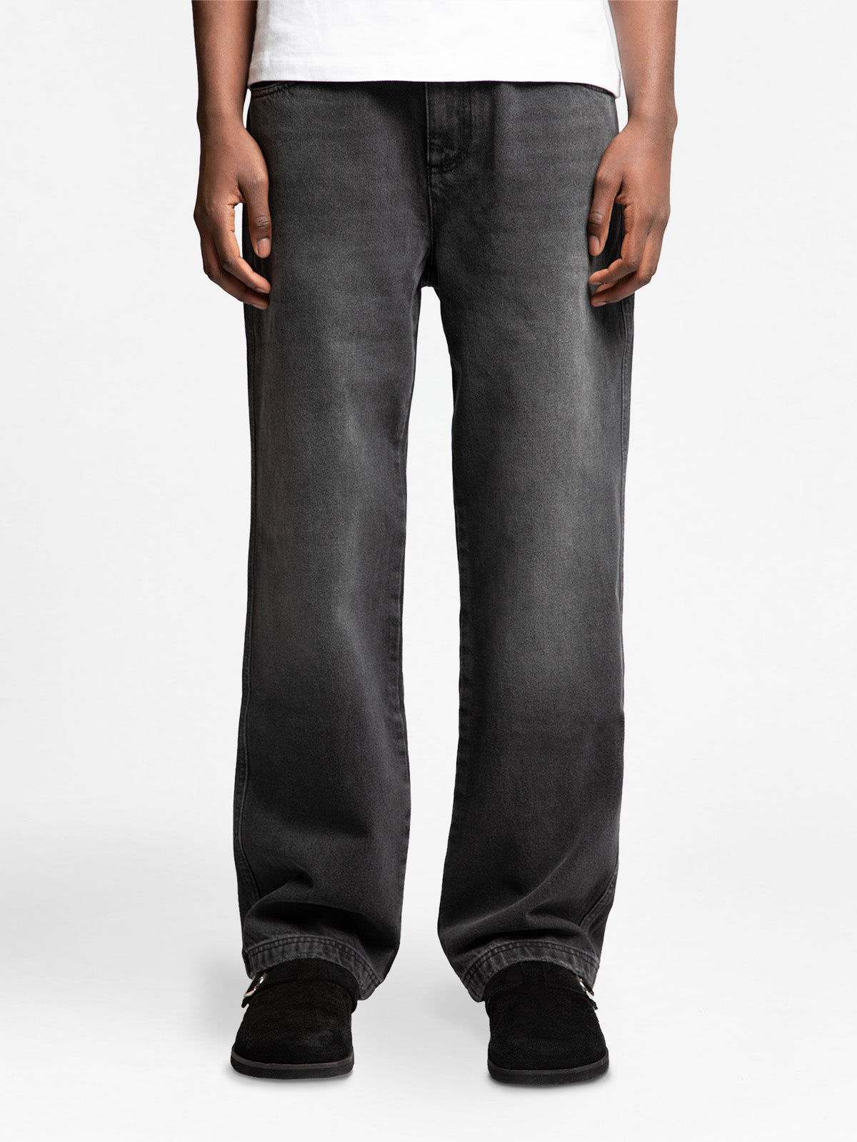 ESSENTIAL STRAIGHT FIT DENIM - WASHED BLACK