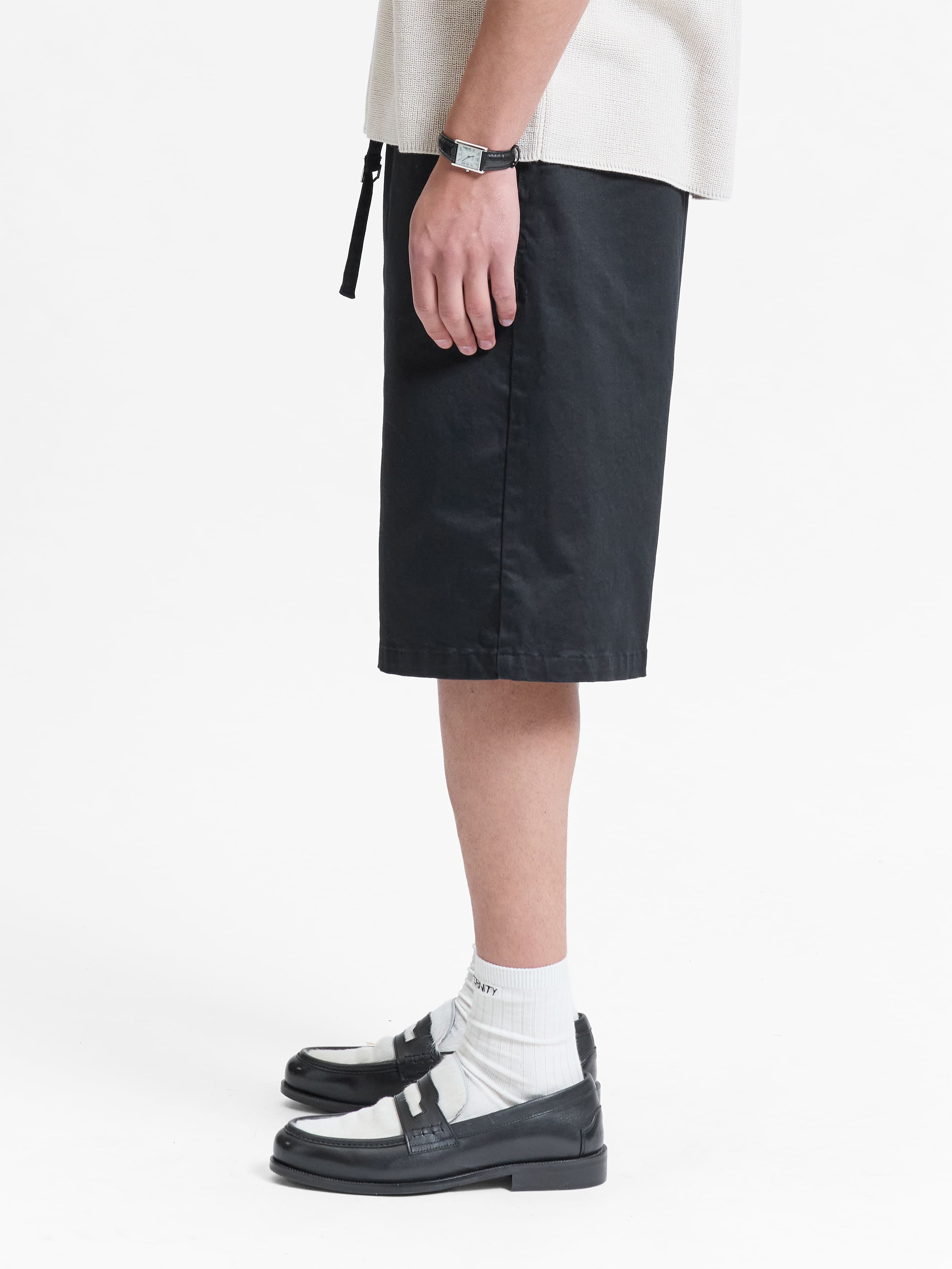 PLEATED CHINO SHORTS - BLACK
