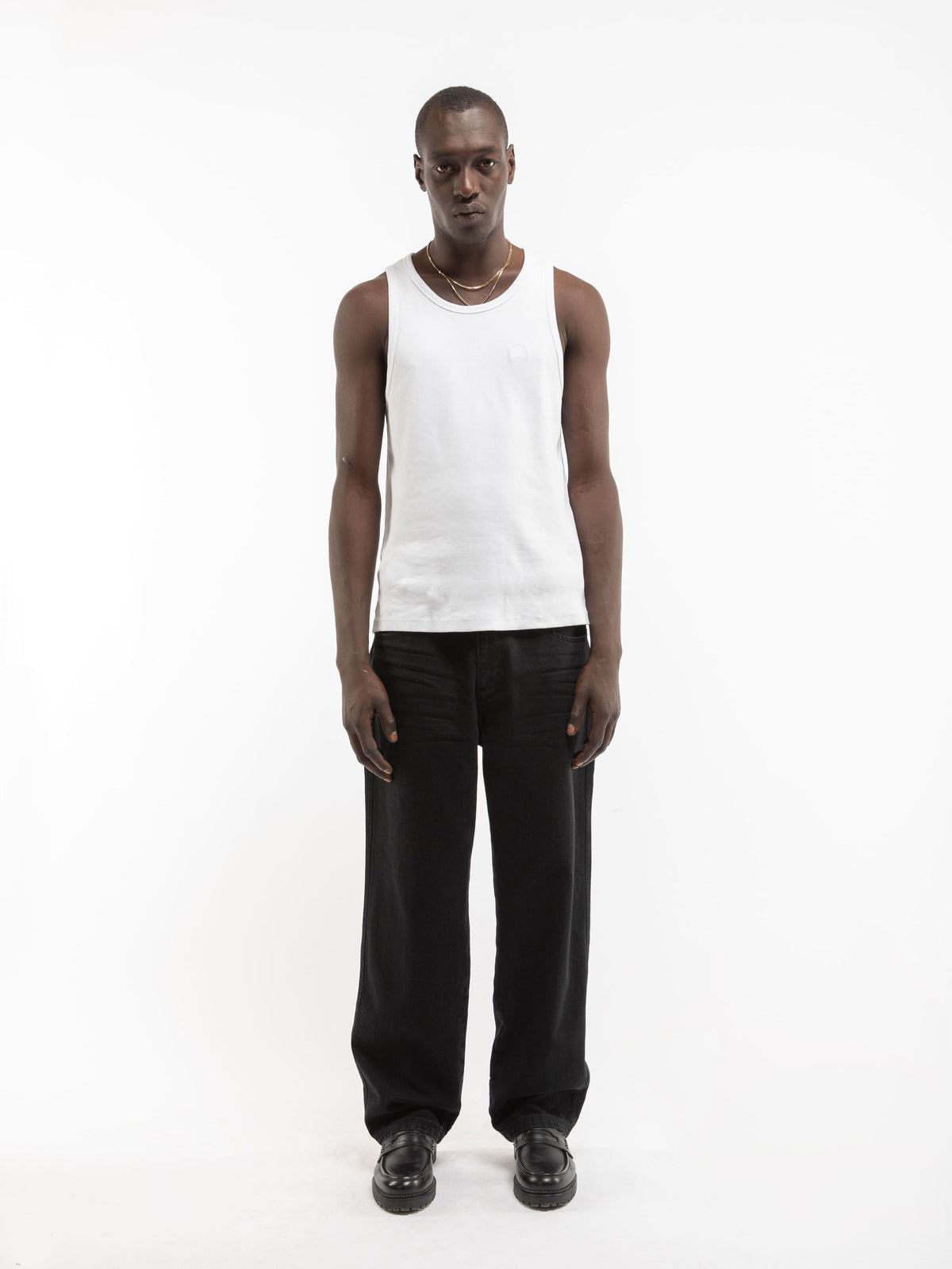 ESSENTIAL STRAIGHT FIT DENIM - DEEP BLACK