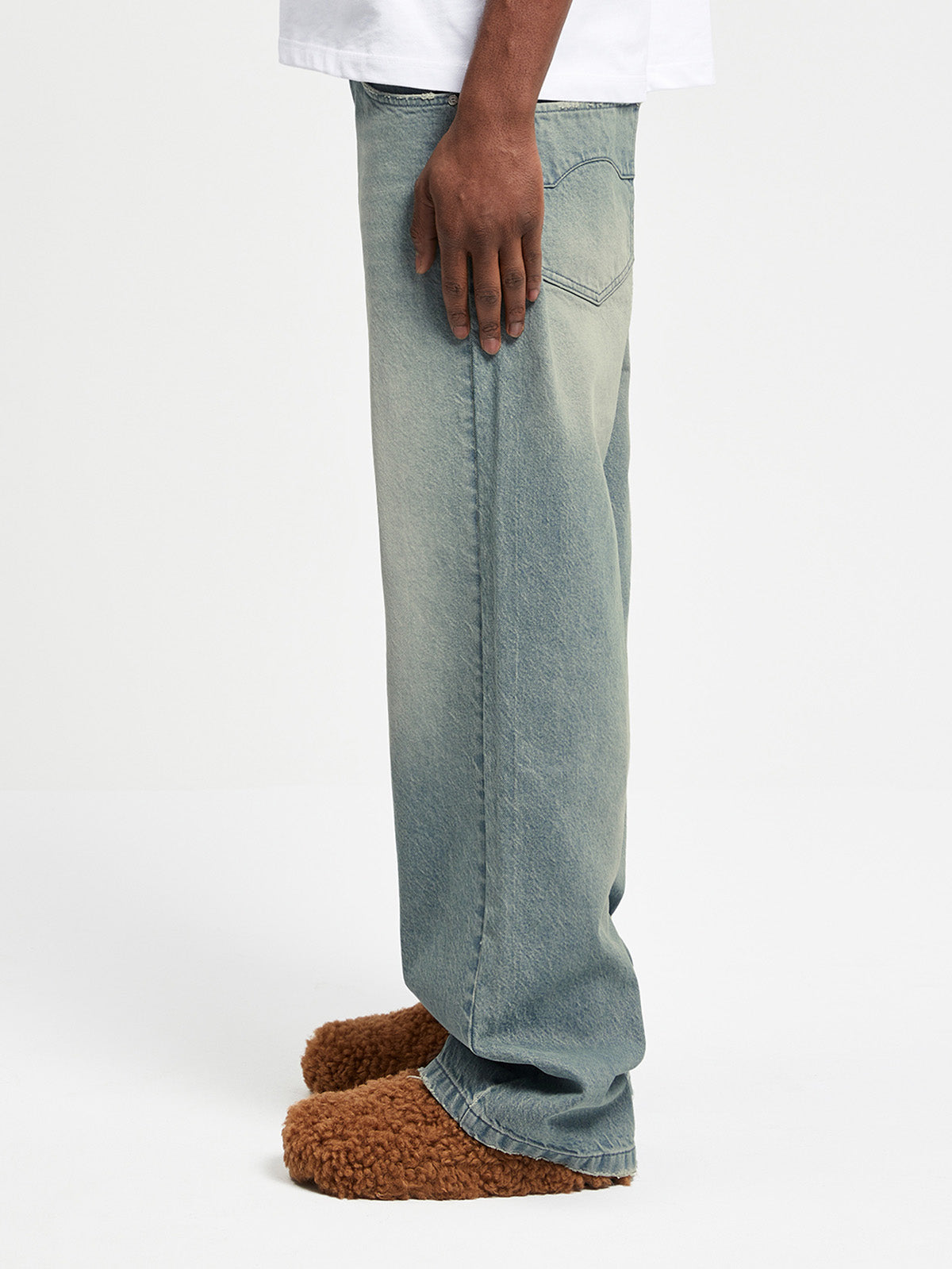 ESSENTIAL STRAIGHT FIT DENIM - LIGHT BLUE