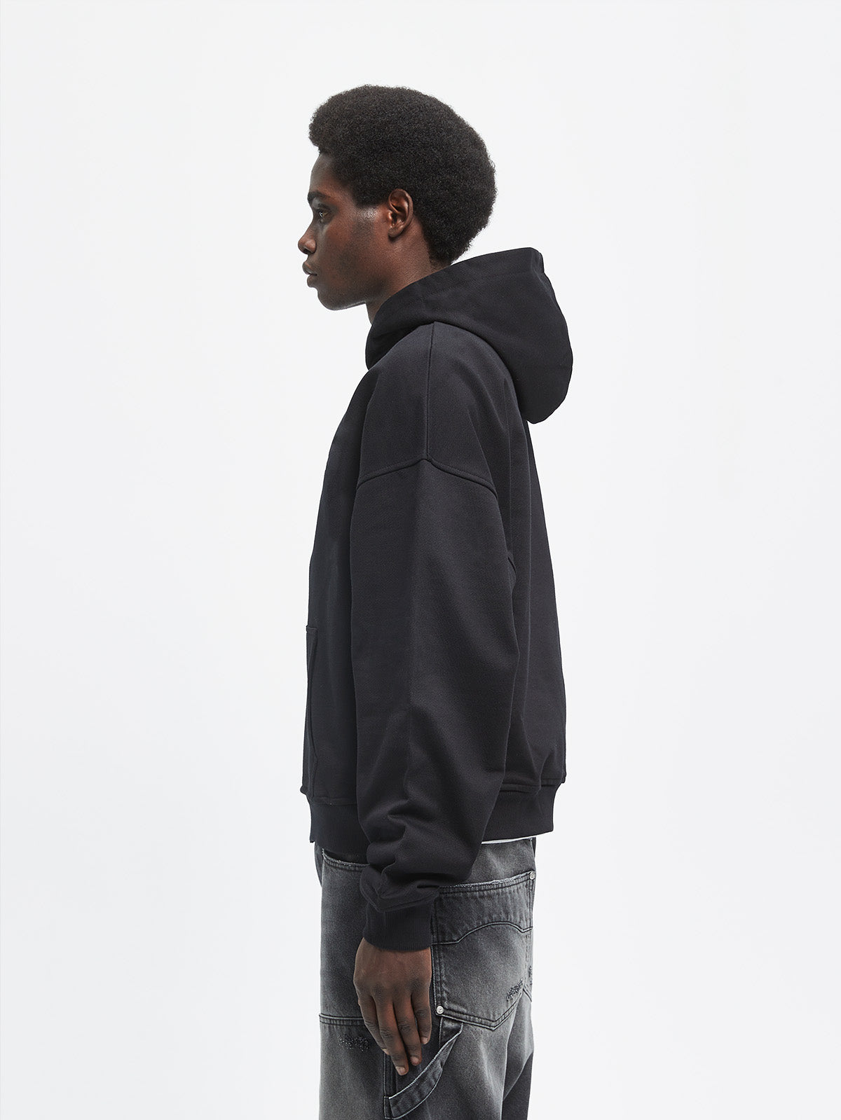 ESSENTIAL ZIP HOODIE - BLACK