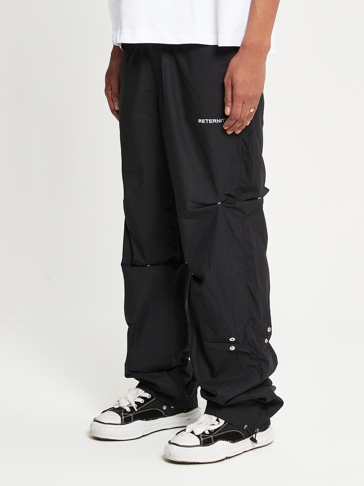 PLEATED PARACHUTE PANTS - BLACK