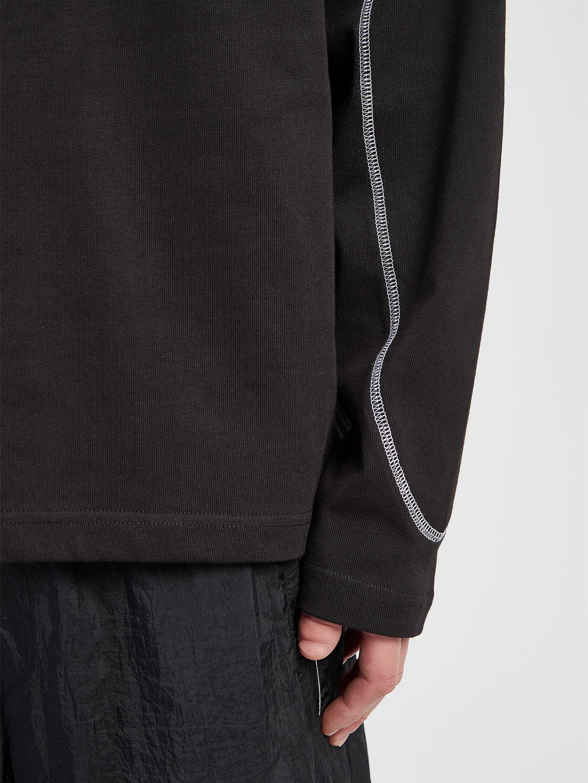 STITCHED LONGSLEEVE - BLACK